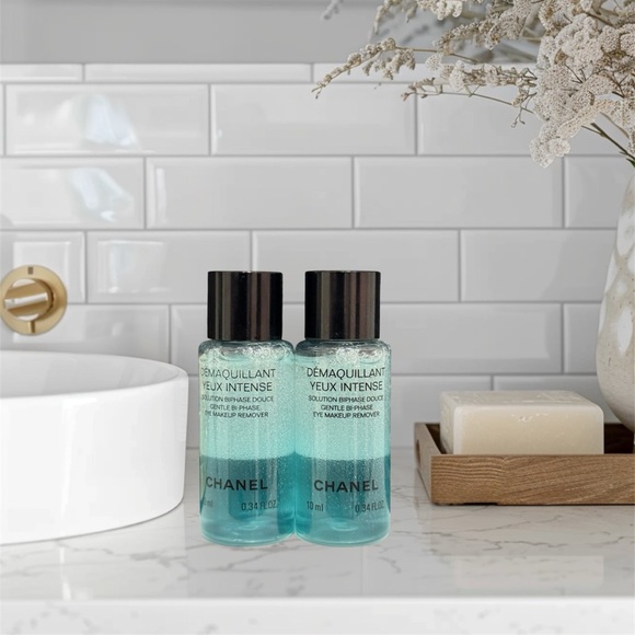 Chanel Demaquillant Yeux Intense
(Eye Makeup Remover) - Picture 2 of 16